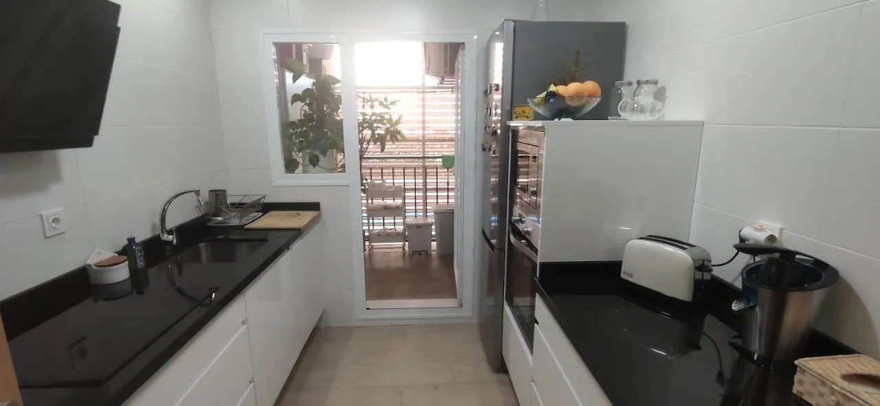 Homestay Se Alquila Habitacion Muy Luminosa Con Bano Privado En Apartamento Compartido Rincon de la Victoria