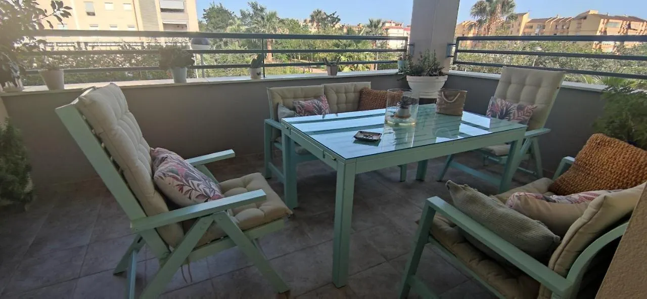 民宿 Se Alquila Habitacion Muy Luminosa Con Bano Privado En Apartamento Compartido 林孔-德拉维多利亚