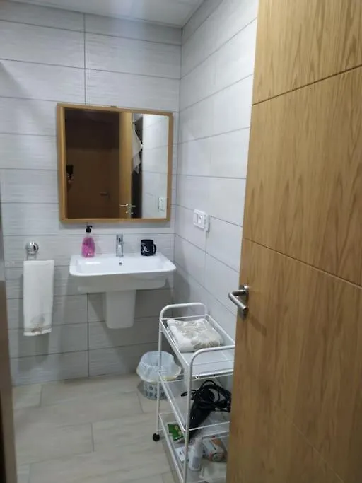 Se Alquila Habitacion Muy Luminosa Con Bano Privado En Apartamento Compartido 林孔-德拉维多利亚 0*,