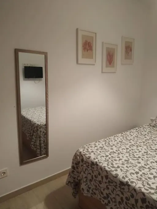 Se Alquila Habitacion Muy Luminosa Con Bano Privado En Apartamento Compartido Rincon de la Victoria